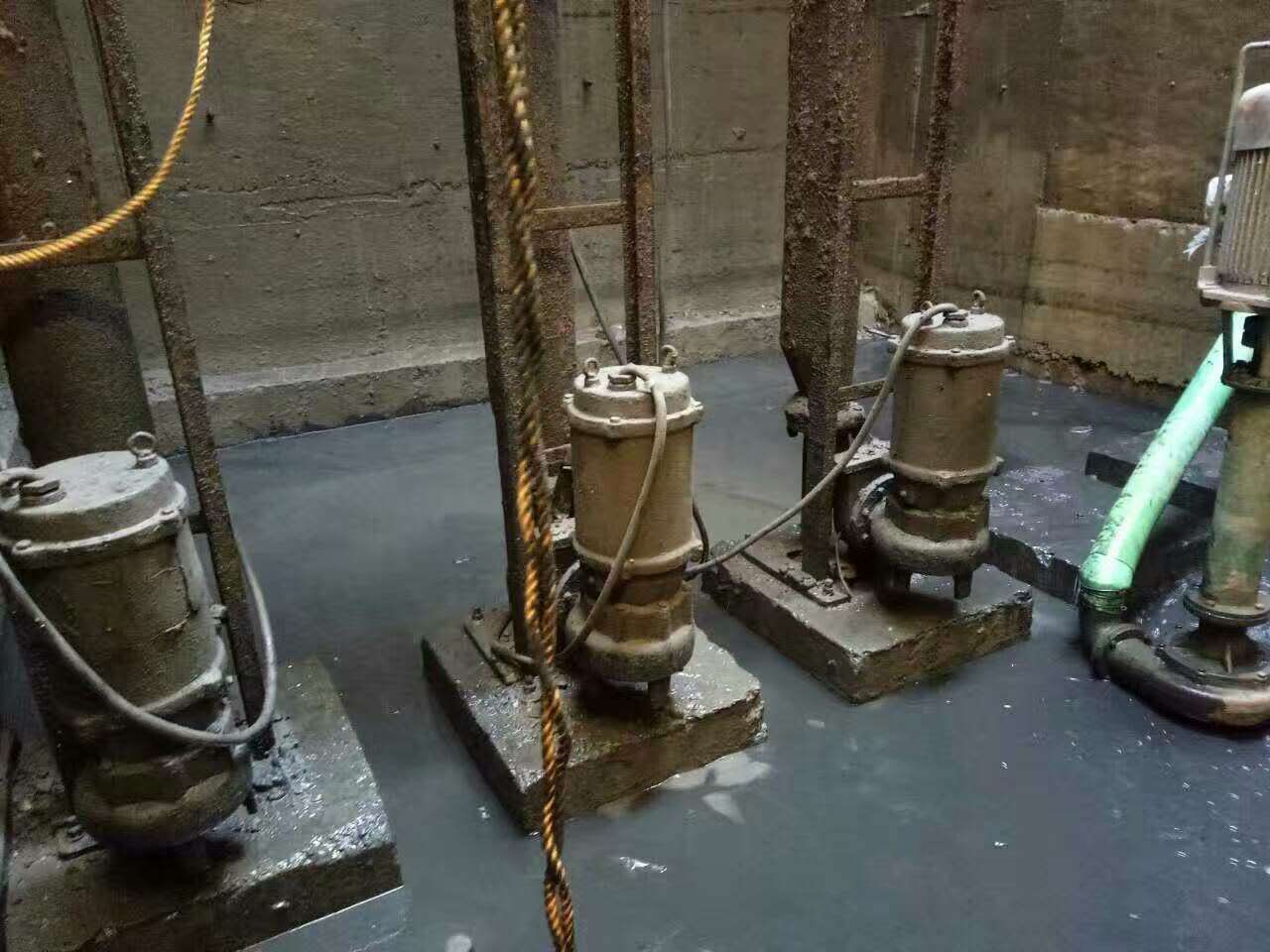 安定污水池清理